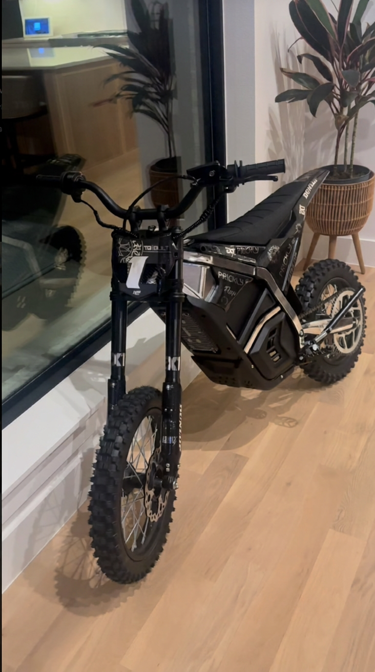 Yozma electric dirt bike photographed in profile