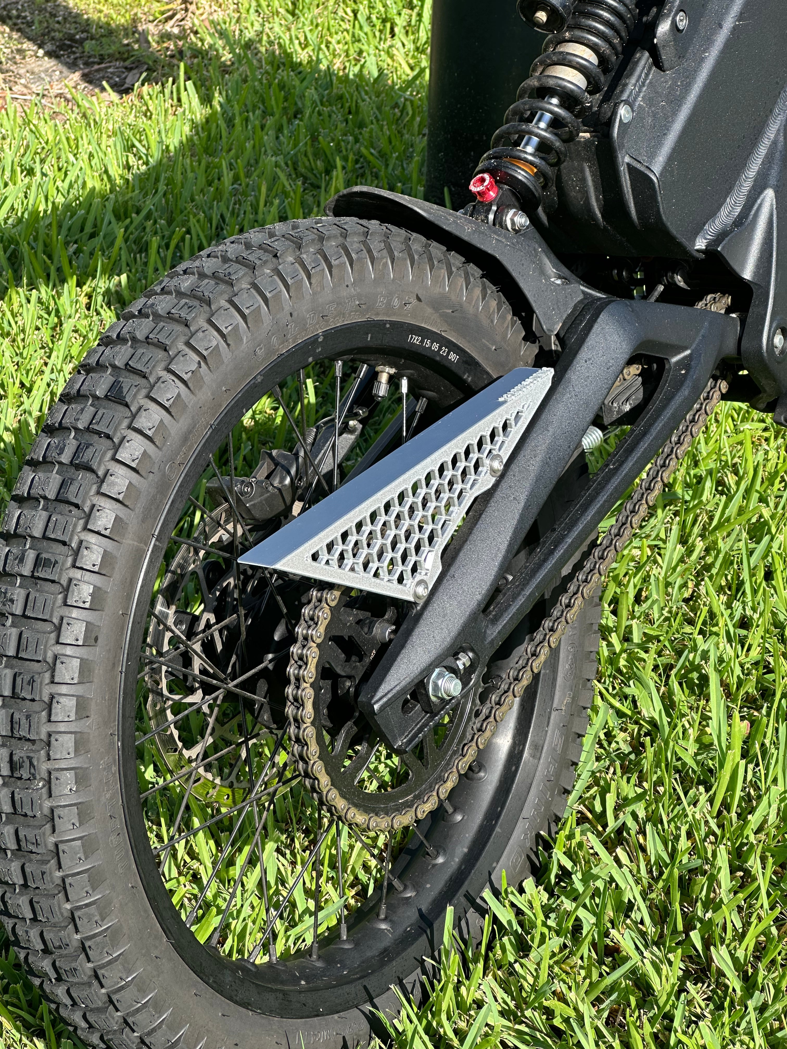 “STINGER” CHAIN GUARD